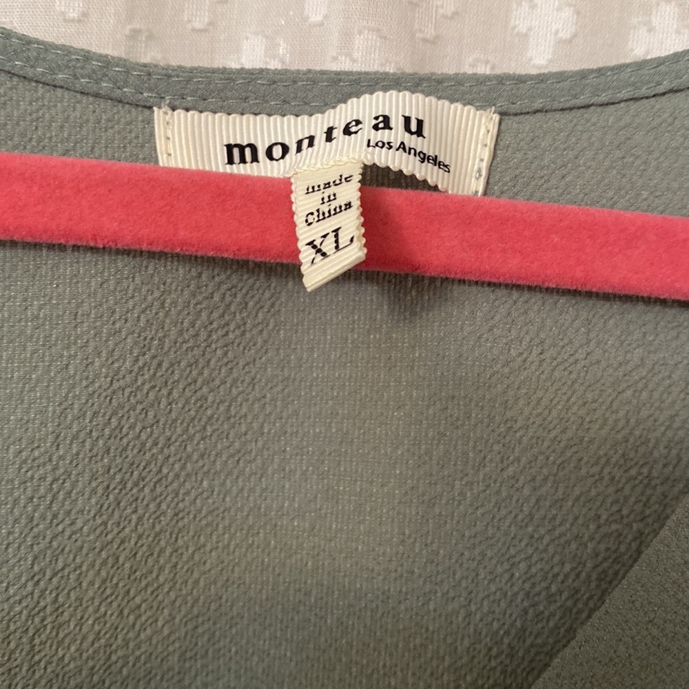 Green button top - Picture 2 of 3